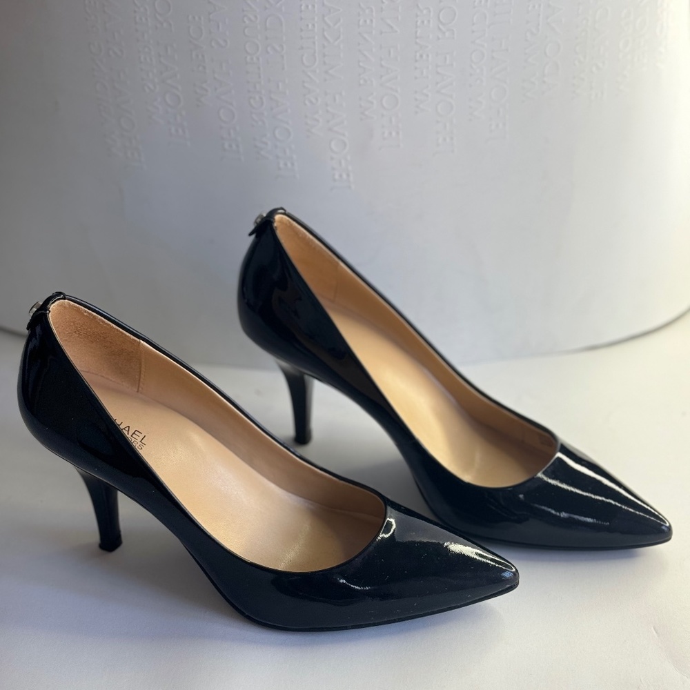 Michael Kors black patent leather pumps Size 6 M